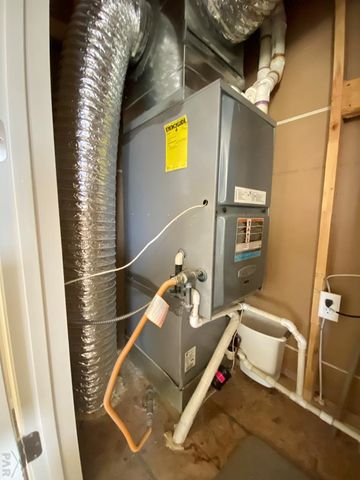 1808 Kingfisher Ln, Pueblo, CO 81008