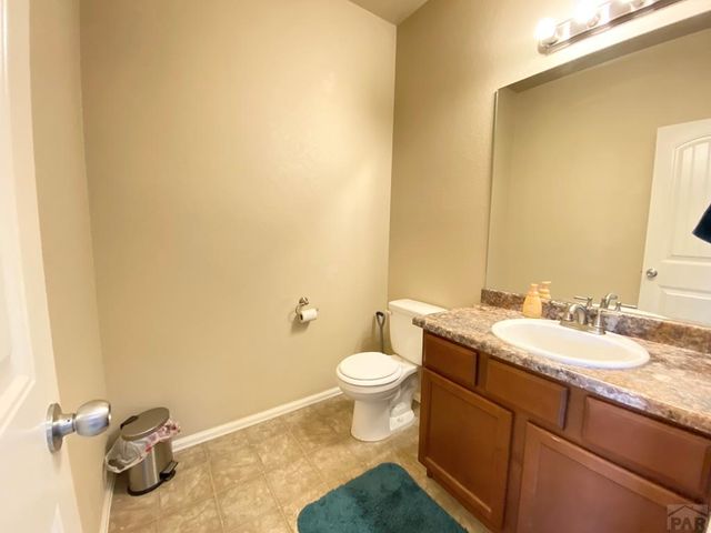 1808 Kingfisher Ln, Pueblo, CO 81008