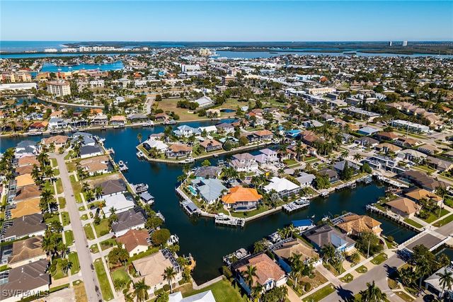 1035 Admiralty CT, Marco Island, FL 34145