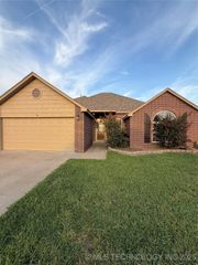 13167 N 133rd East Avenue N, Collinsville, OK 74021