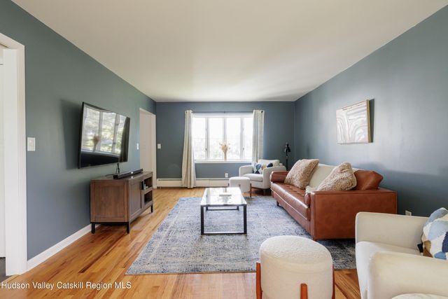 25 Joslen Place, Hudson, NY 12534