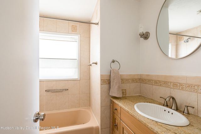 25 Joslen Place, Hudson, NY 12534