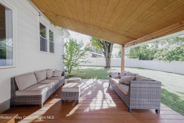 25 Joslen Place, Hudson, NY 12534