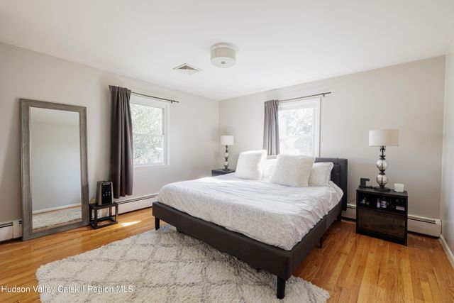 25 Joslen Place, Hudson, NY 12534