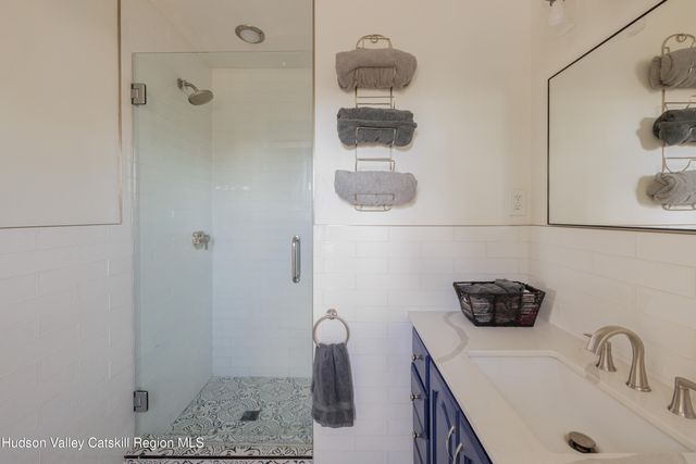 25 Joslen Place, Hudson, NY 12534