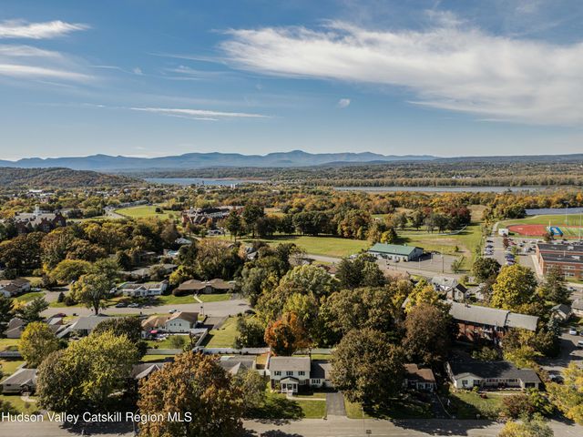 25 Joslen Place, Hudson, NY 12534