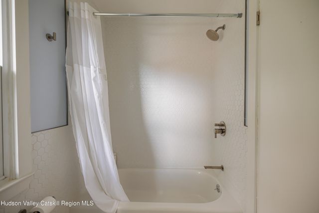 25 Joslen Place, Hudson, NY 12534