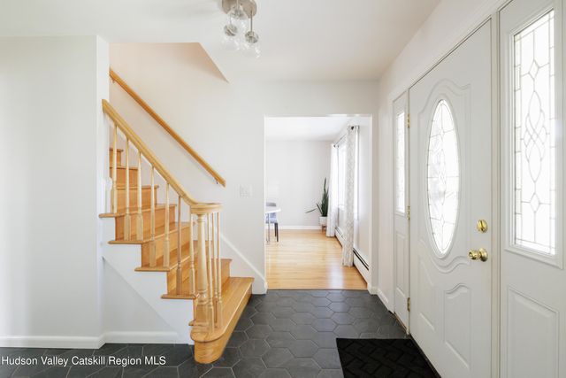 25 Joslen Place, Hudson, NY 12534