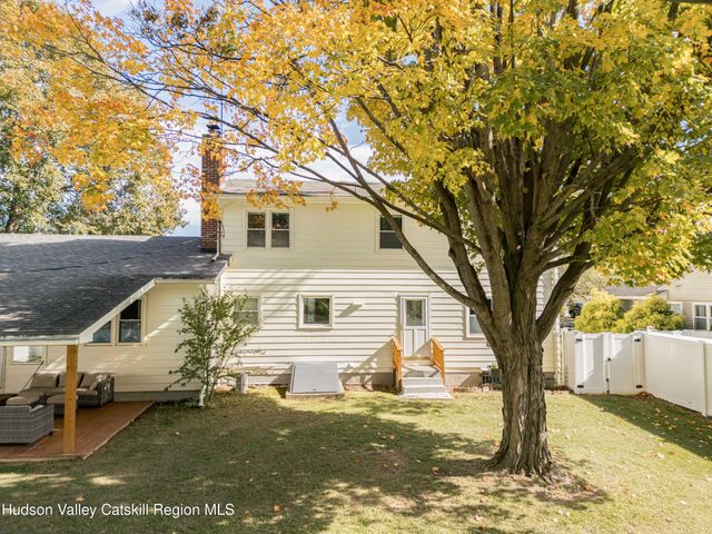 25 Joslen Place, Hudson, NY 12534