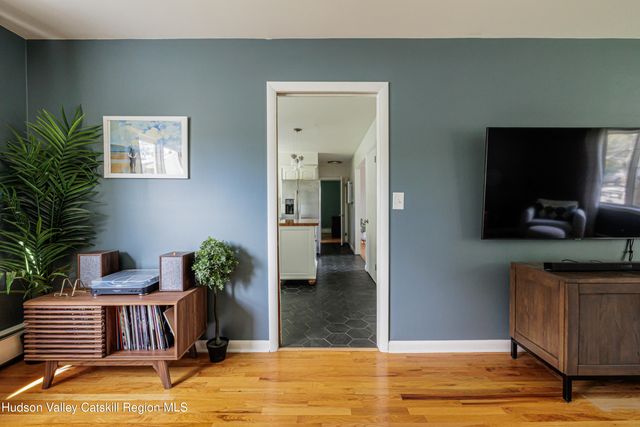 25 Joslen Place, Hudson, NY 12534