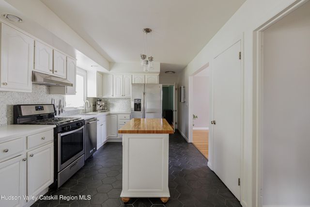 25 Joslen Place, Hudson, NY 12534