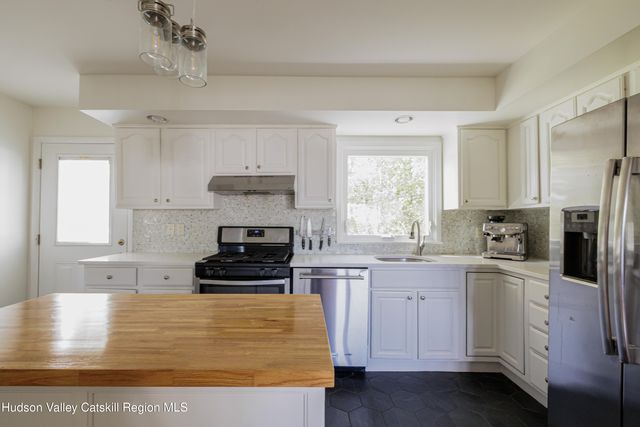 25 Joslen Place, Hudson, NY 12534