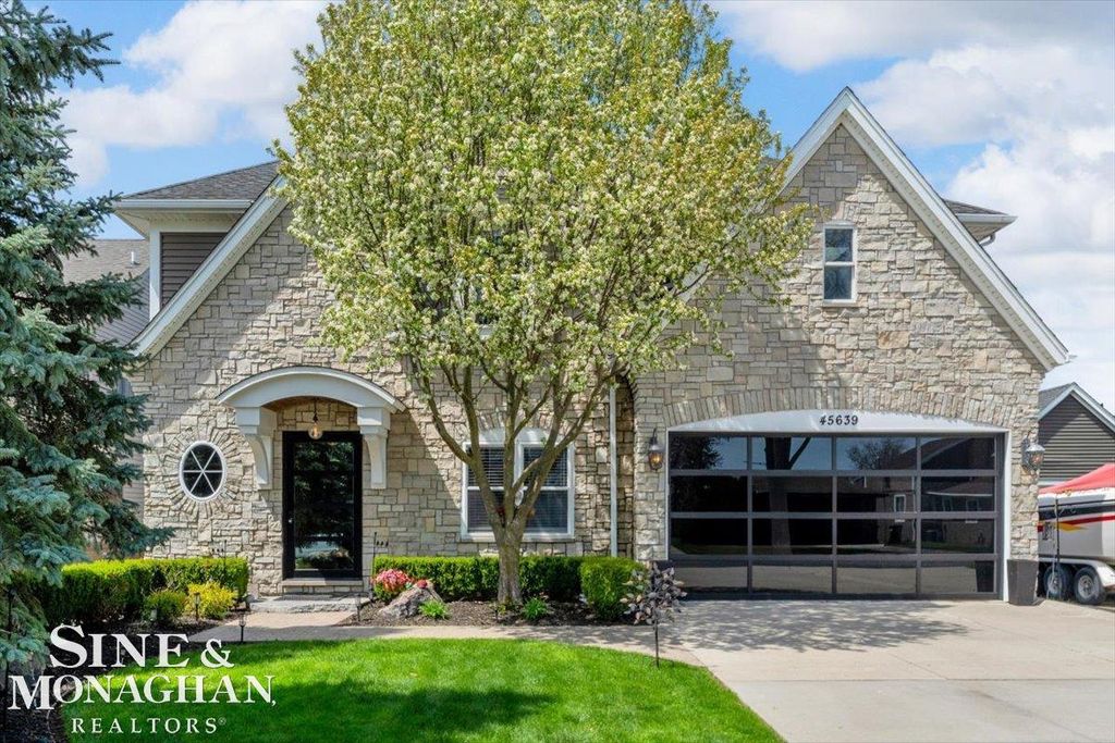 45639 Edgewater Drive, Chesterfield, MI 48047