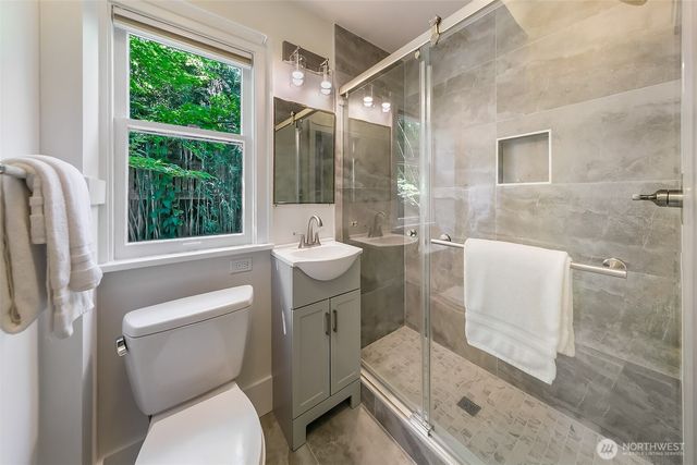 2415 E Newton Street, Seattle, WA 98112