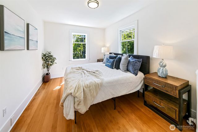 2415 E Newton Street, Seattle, WA 98112