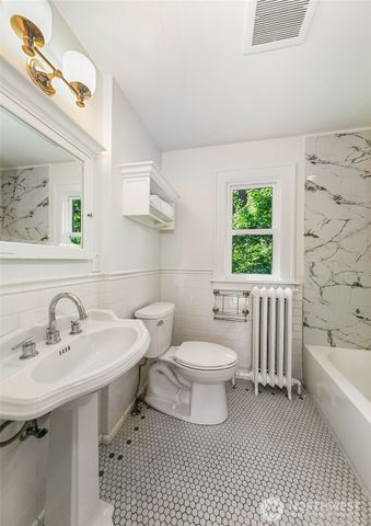 2415 E Newton Street, Seattle, WA 98112