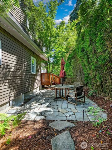 2415 E Newton Street, Seattle, WA 98112