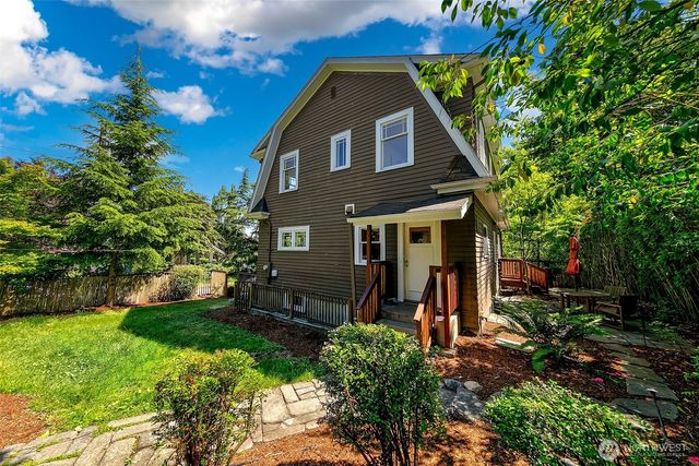 2415 E Newton Street, Seattle, WA 98112