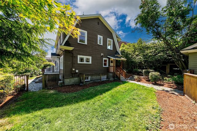 2415 E Newton Street, Seattle, WA 98112
