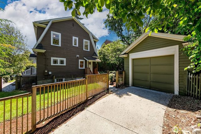 2415 E Newton Street, Seattle, WA 98112