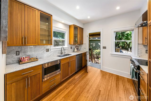 2415 E Newton Street, Seattle, WA 98112