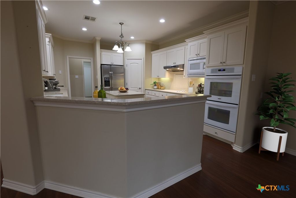Image 8 of property listing at 1219 Indian Trail, Salado, TX 76571