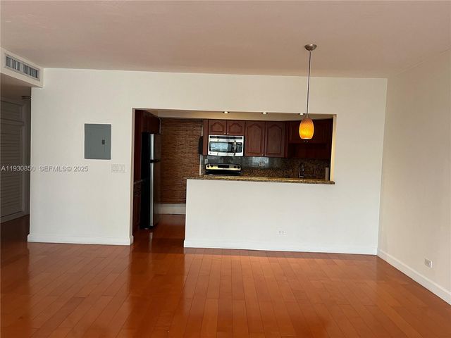 1408 Brickell Bay Dr 302, Miami, FL 33131