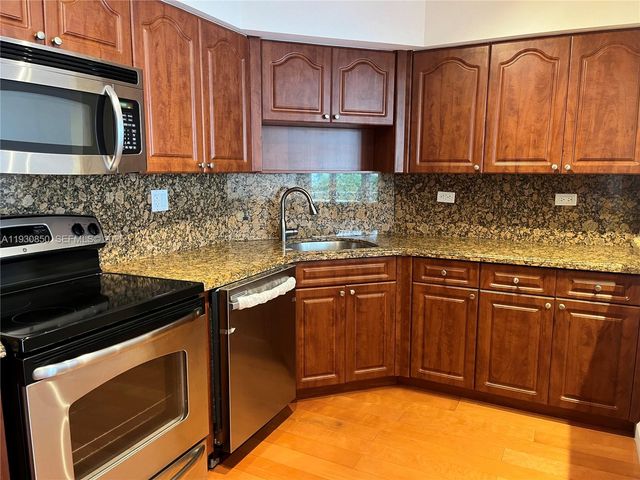 1408 Brickell Bay Dr 302, Miami, FL 33131