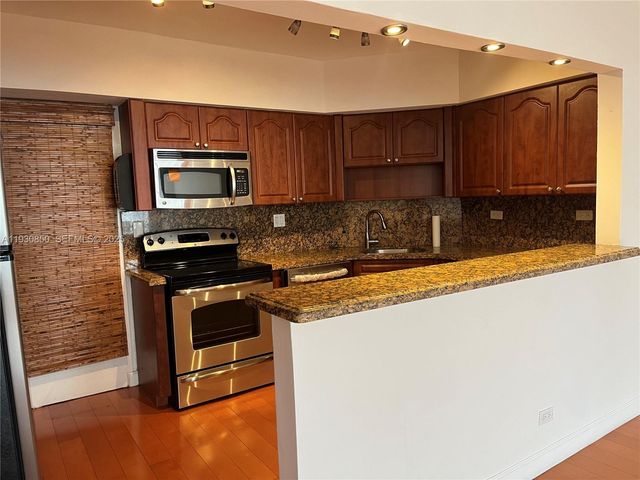 1408 Brickell Bay Dr 302, Miami, FL 33131