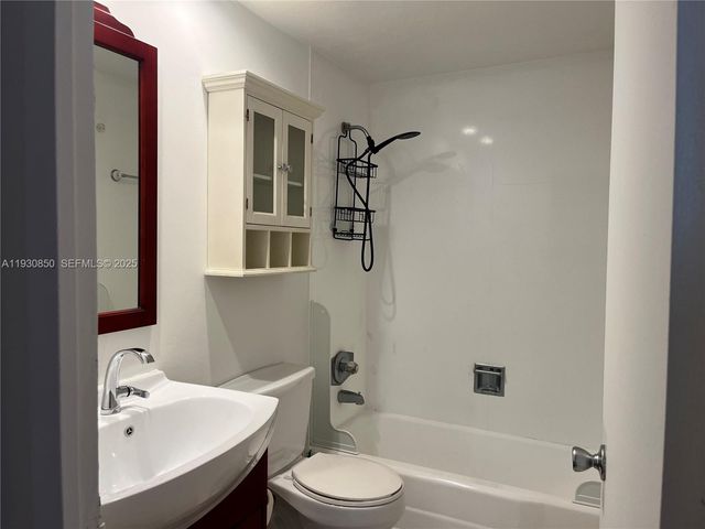 1408 Brickell Bay Dr 302, Miami, FL 33131