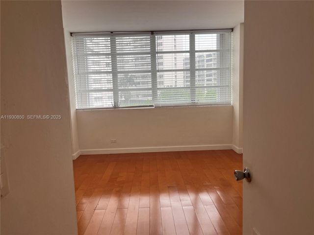 1408 Brickell Bay Dr 302, Miami, FL 33131