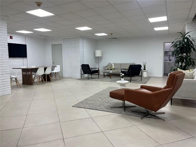 1408 Brickell Bay Dr 302, Miami, FL 33131