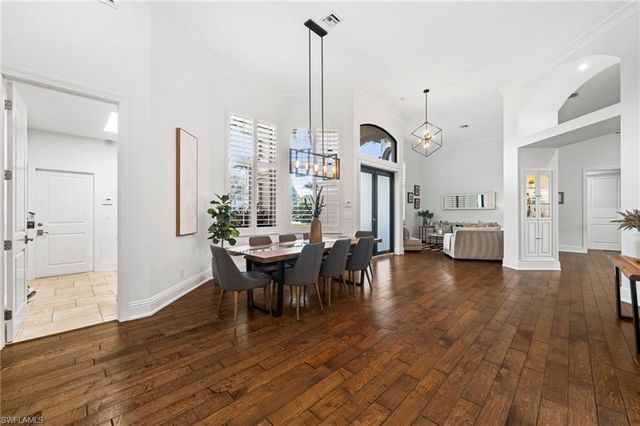 1905 Fairfax CIR, Naples, FL 34109