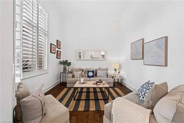 1905 Fairfax CIR, Naples, FL 34109