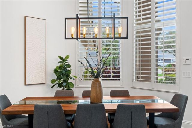 1905 Fairfax CIR, Naples, FL 34109