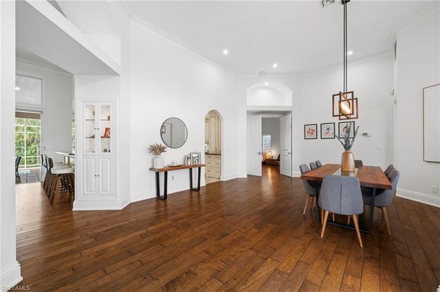 1905 Fairfax CIR, Naples, FL 34109