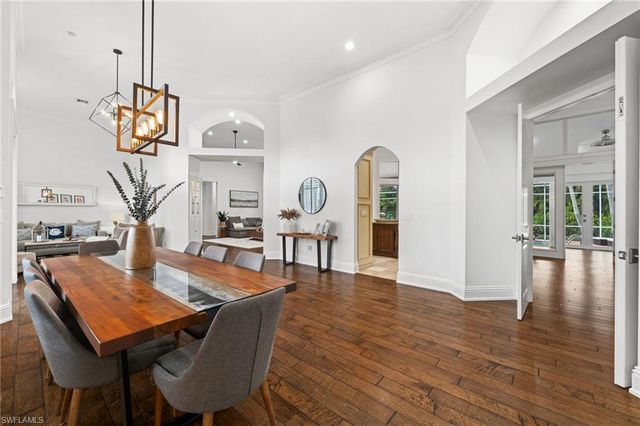 1905 Fairfax CIR, Naples, FL 34109