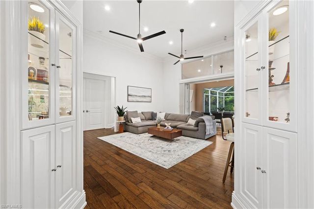 1905 Fairfax CIR, Naples, FL 34109