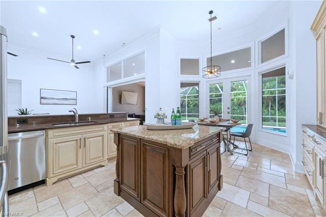 1905 Fairfax CIR, Naples, FL 34109