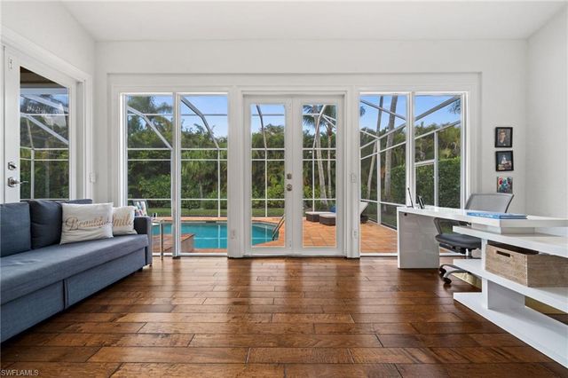 1905 Fairfax CIR, Naples, FL 34109