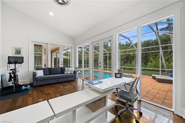 1905 Fairfax CIR, Naples, FL 34109