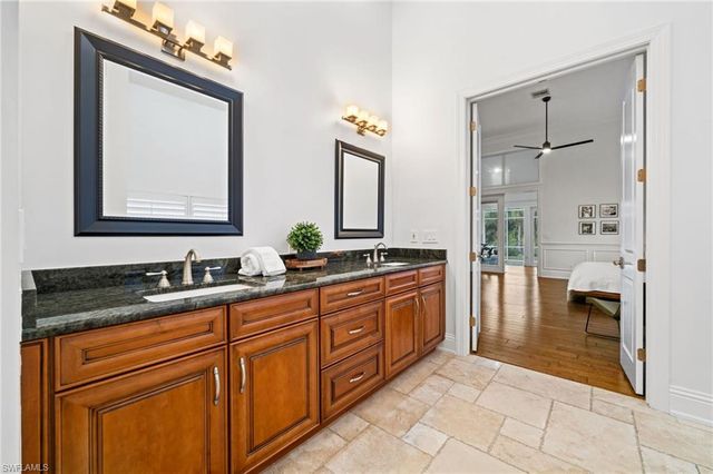 1905 Fairfax CIR, Naples, FL 34109