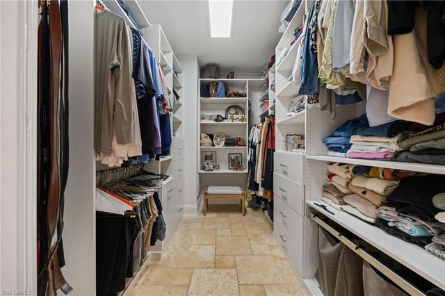 1905 Fairfax CIR, Naples, FL 34109