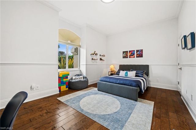 1905 Fairfax CIR, Naples, FL 34109