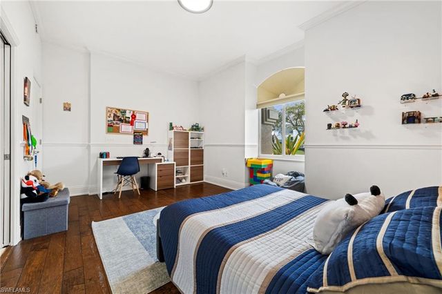 1905 Fairfax CIR, Naples, FL 34109