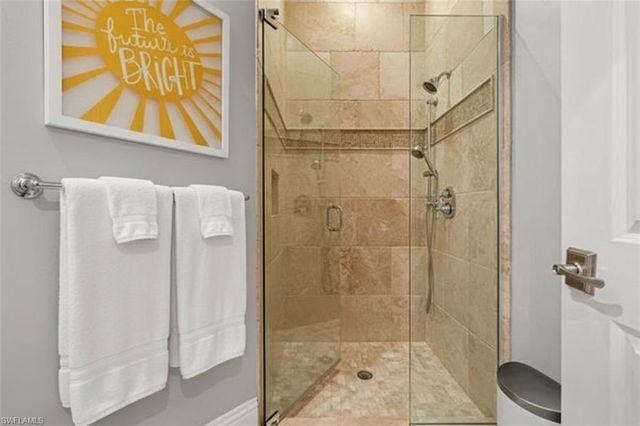 1905 Fairfax CIR, Naples, FL 34109