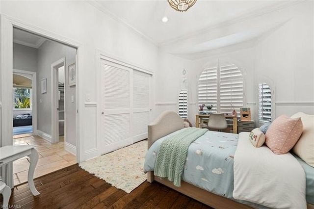 1905 Fairfax CIR, Naples, FL 34109