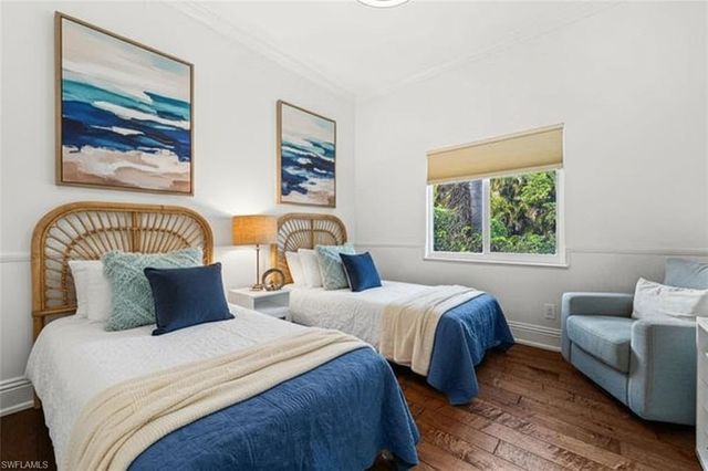 1905 Fairfax CIR, Naples, FL 34109