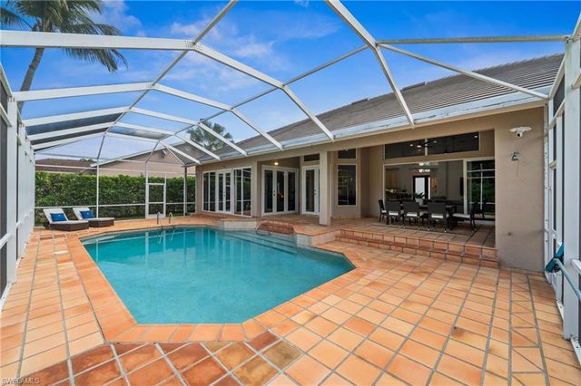 1905 Fairfax CIR, Naples, FL 34109