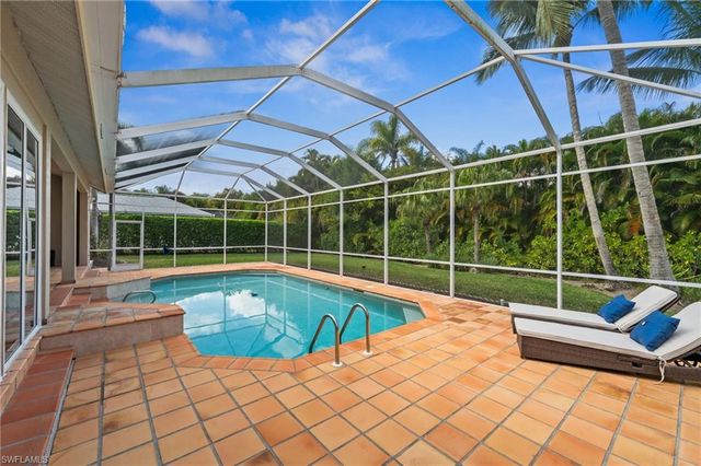 1905 Fairfax CIR, Naples, FL 34109